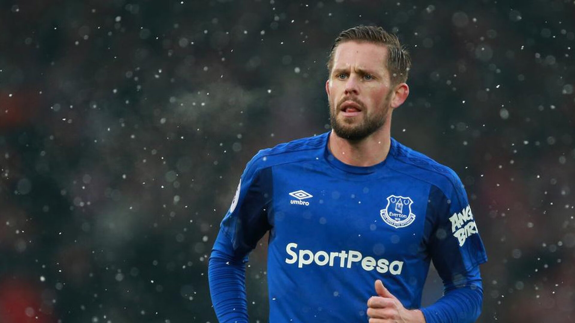 “英超激战正酣!榜首球队迎来强敌考验”,英超 激烈